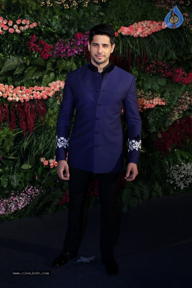 Anushka And Virat Wedding Celebration In Mumbai Set 2 - 31 / 84 photos