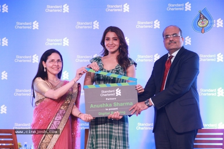 Anushka Sharma At Standard Chartered Press Conference - 4 / 9 photos