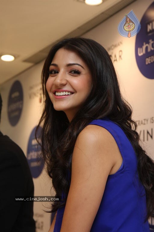 Anushka Sharma at The Go Sleeveless PM - 9 / 32 photos