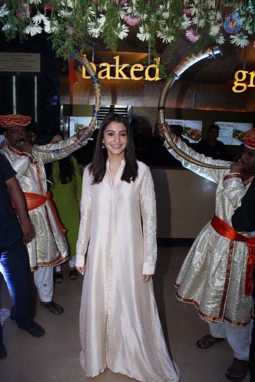 Anushka Sharma Launches Jab Harry Met Sejal Film Trailer - 18 / 41 photos