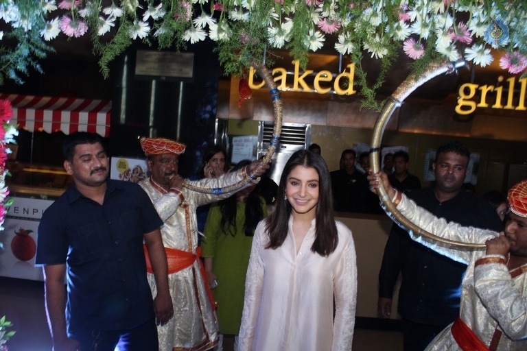 Anushka Sharma Launches Jab Harry Met Sejal Film Trailer - 30 / 41 photos