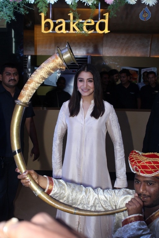 Anushka Sharma Launches Jab Harry Met Sejal Film Trailer - 35 / 41 photos