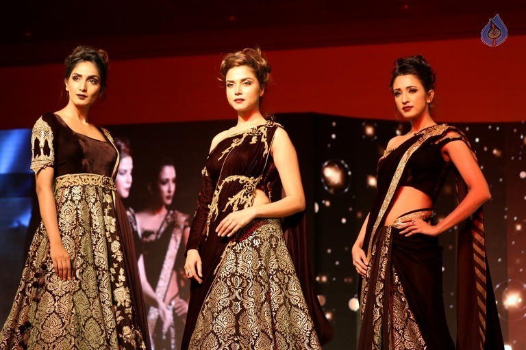 Archana Kochhar Fashion Show - 42 / 49 photos