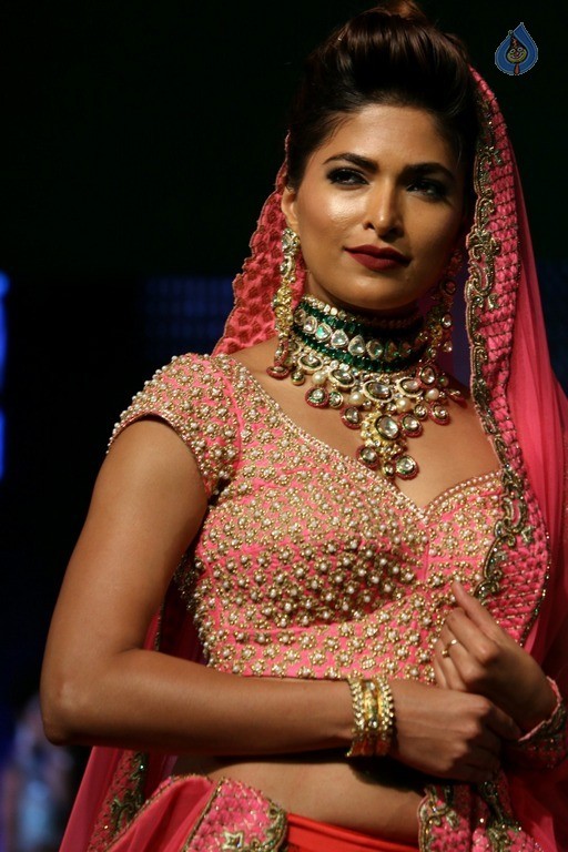 Archana Kochhar Fashion Show - 48 / 49 photos