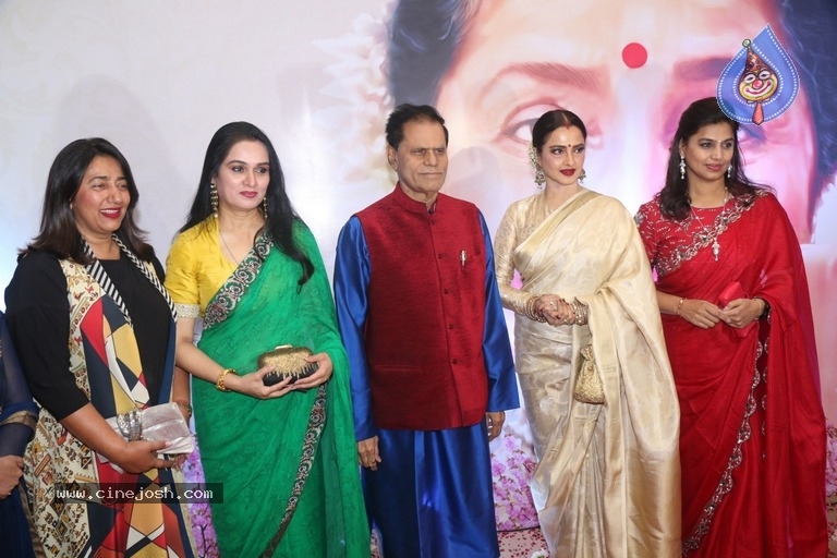 Asha Bhosale Awarded 5th Yash Chopra Memorial Award - 5 / 30 photos