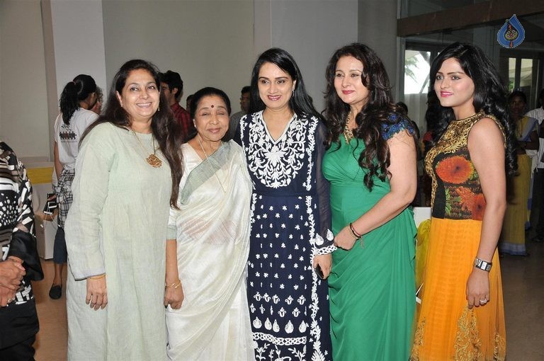 Asha Bhosle at NGO Maddad Event - 4 / 49 photos