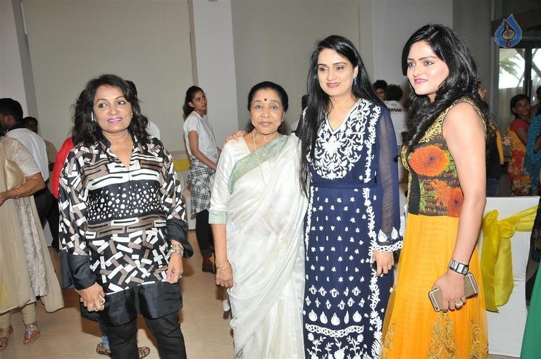 Asha Bhosle at NGO Maddad Event - 6 / 49 photos