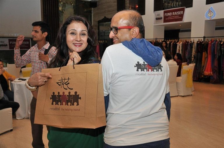 Asha Bhosle at NGO Maddad Event - 16 / 49 photos