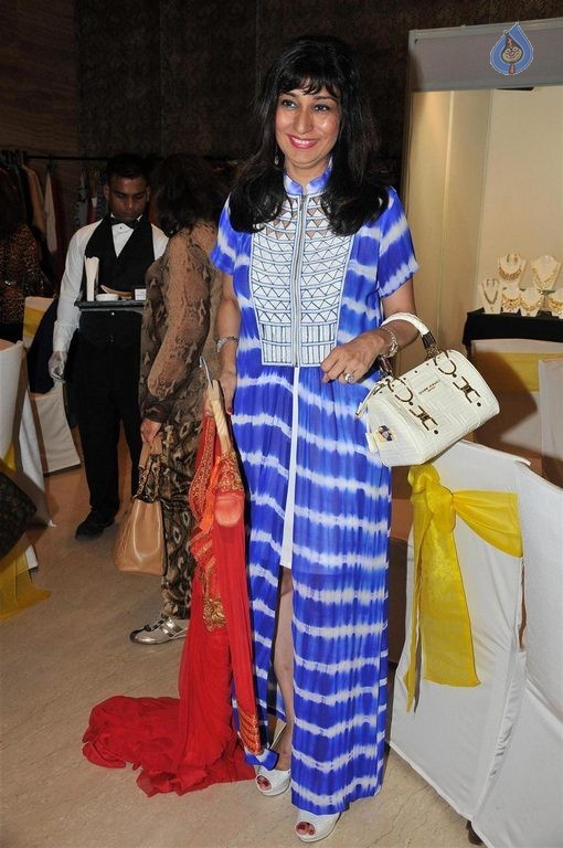 Asha Bhosle at NGO Maddad Event - 22 / 49 photos