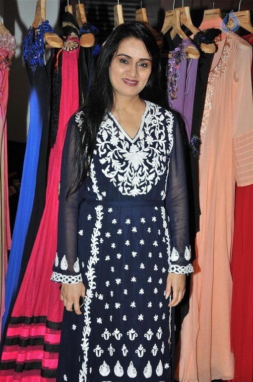 Asha Bhosle at NGO Maddad Event - 24 / 49 photos
