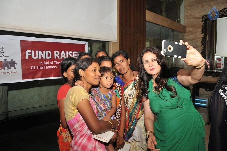 Asha Bhosle at NGO Maddad Event - 25 / 49 photos