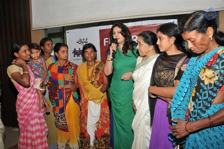 Asha Bhosle at NGO Maddad Event - 28 / 49 photos