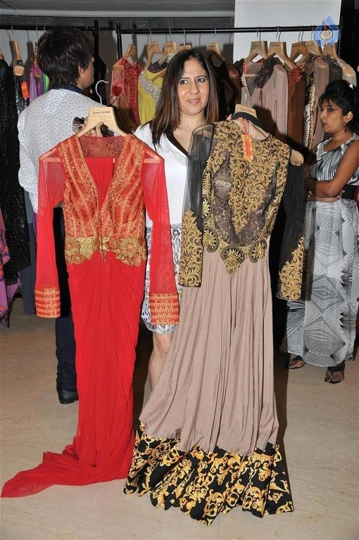 Asha Bhosle at NGO Maddad Event - 30 / 49 photos