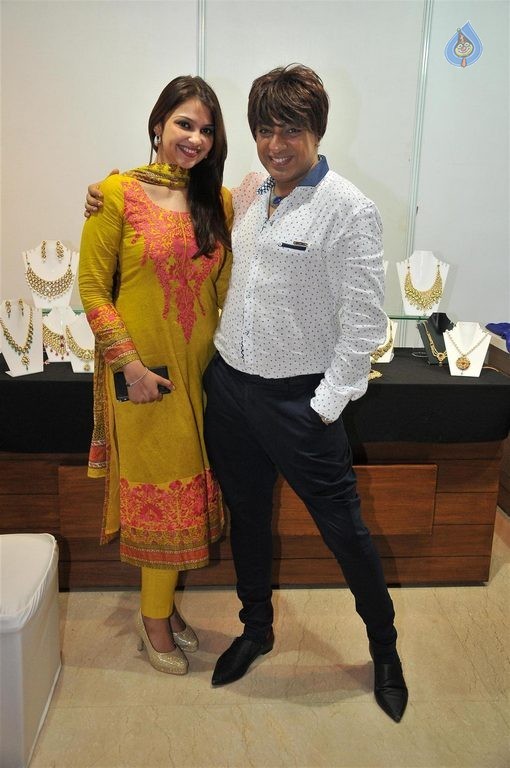 Asha Bhosle at NGO Maddad Event - 31 / 49 photos