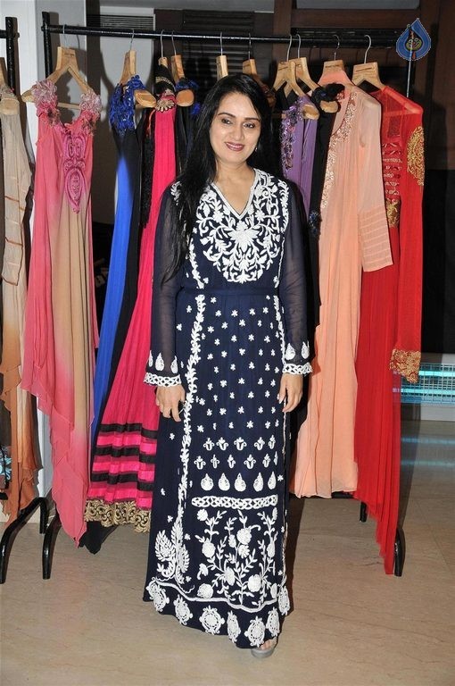Asha Bhosle at NGO Maddad Event - 33 / 49 photos