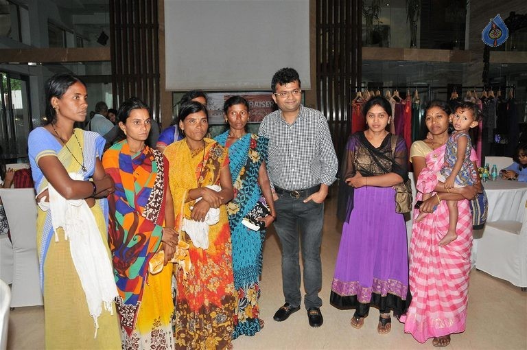 Asha Bhosle at NGO Maddad Event - 40 / 49 photos