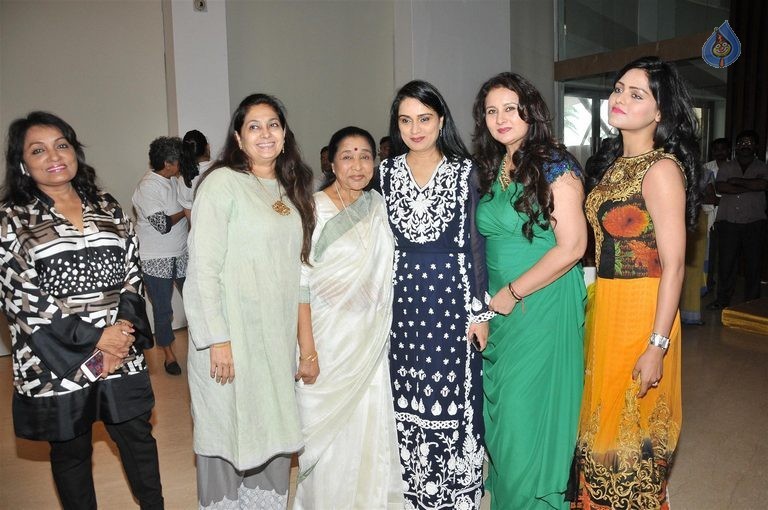 Asha Bhosle at NGO Maddad Event - 46 / 49 photos