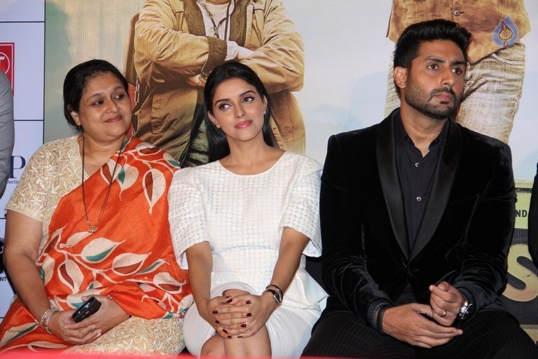 Asin at Film All is Well Trailer Launch - 19 / 40 photos