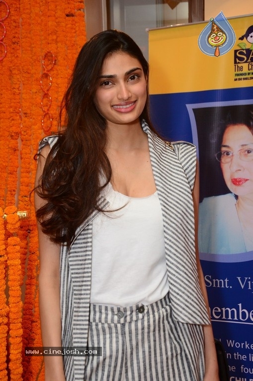Athiya Shetty Pictures - 6 / 9 photos