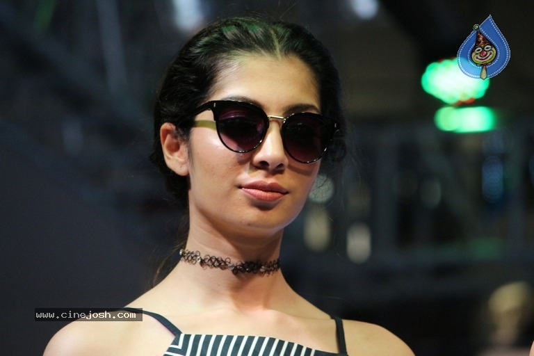 Avassa 2017 Fashion Show Photos - 39 / 50 photos