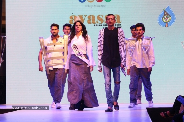 Avassa 2017 Fashion Show Photos - 43 / 50 photos