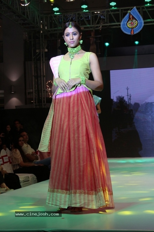 Avassa 2017 Fashion Show Photos - 45 / 50 photos