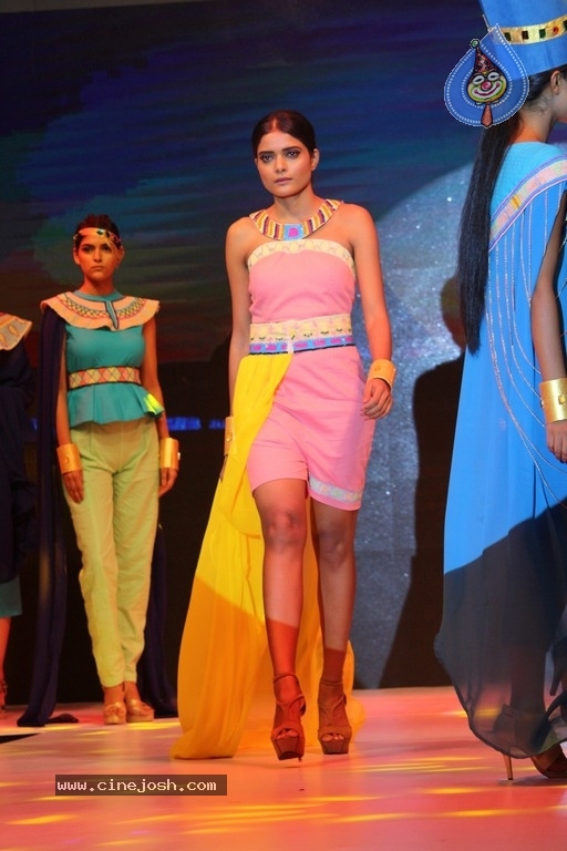 Avassa 2017 Fashion Show Photos - 48 / 50 photos