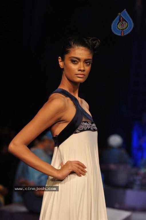 AVIBFW 2012 Grand Finale - 75 / 112 photos