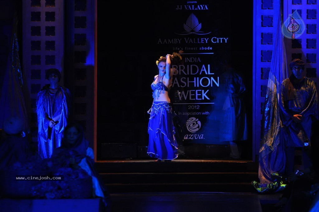 AVIBFW 2012 Grand Finale - 99 / 112 photos