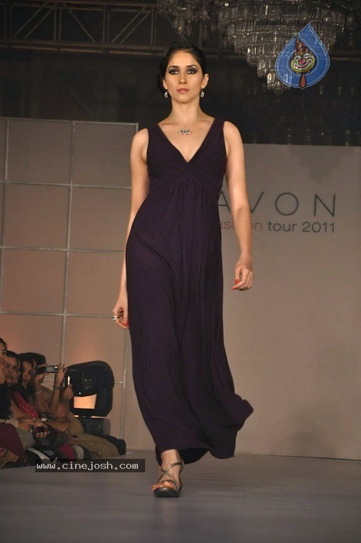 Avon Fashion Tour 2011 Show - 22 / 38 photos