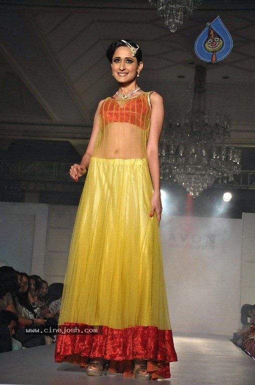 Avon Fashion Tour 2011 Show - 23 / 38 photos