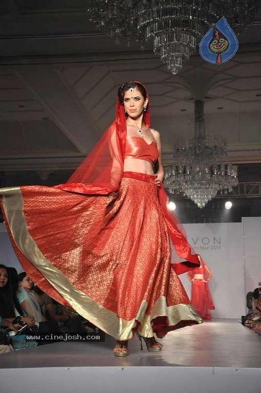 Avon Fashion Tour 2011 Show - 28 / 38 photos