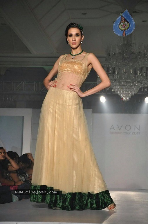 Avon Fashion Tour 2011 Show - 36 / 38 photos