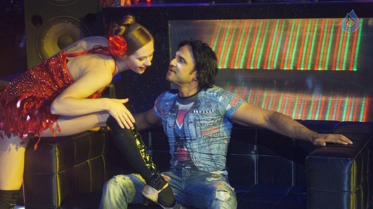 B Positive Film Item Song Shoot - 32 / 37 photos