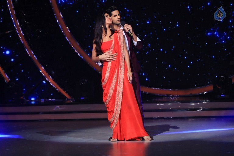 Baar Baar Dekho Team at Set of Jhalak Dikhhla Jaa - 4 / 42 photos