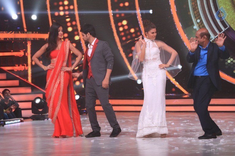 Baar Baar Dekho Team at Set of Jhalak Dikhhla Jaa - 42 / 42 photos