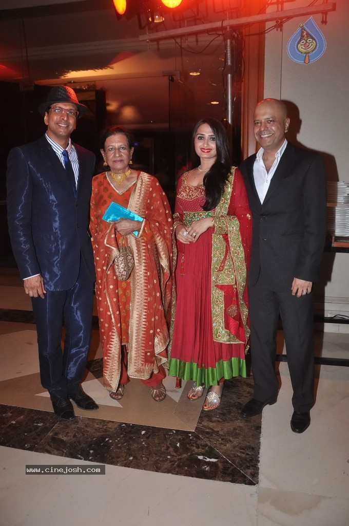 Bappa Lahiri Wedding Reception - 60 / 75 photos