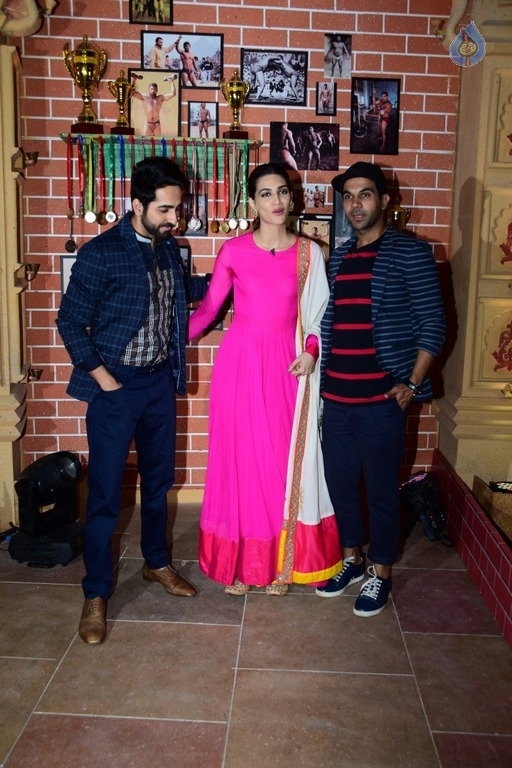 Bareilly Ki Barfi Team at TV Comedy Dangal - 7 / 41 photos