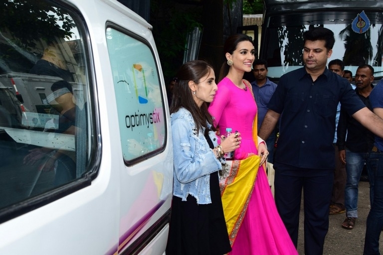Bareilly Ki Barfi Team at TV Comedy Dangal - 12 / 41 photos
