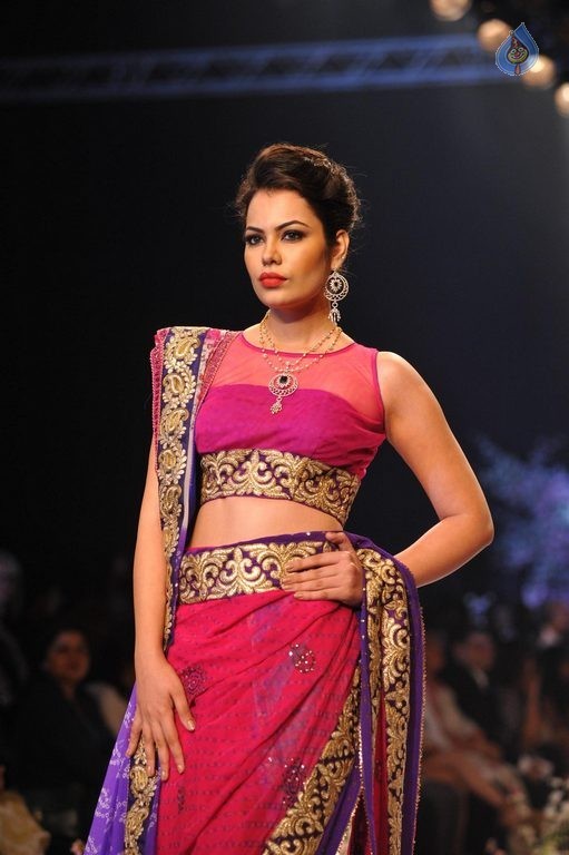 Beti Show by Gitanjali at IIJW 2015 - 40 / 96 photos