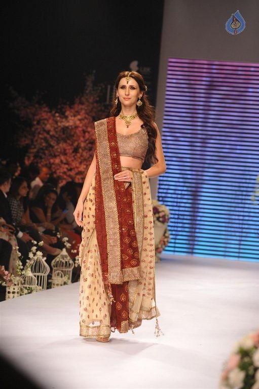 Beti Show by Gitanjali at IIJW 2015 - 41 / 96 photos