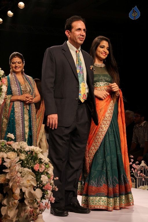 Beti Show by Gitanjali at IIJW 2015 - 50 / 96 photos