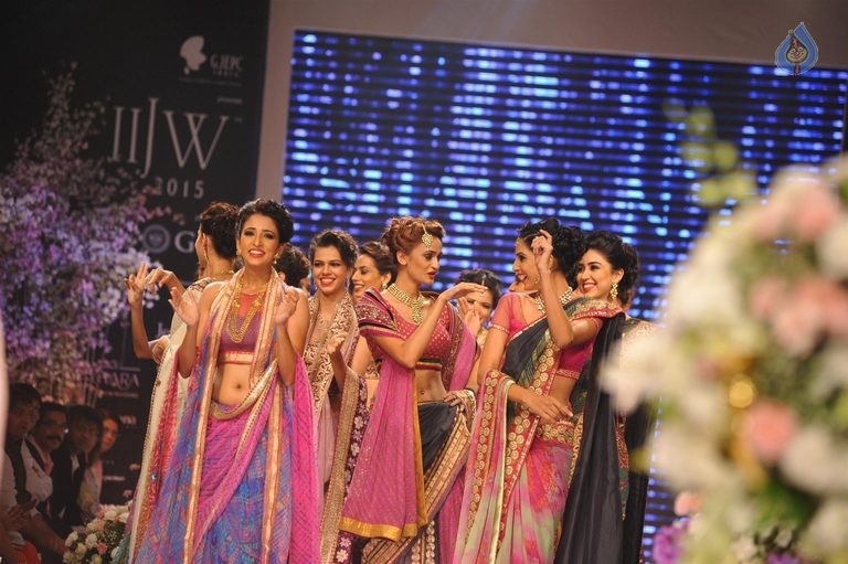 Beti Show by Gitanjali at IIJW 2015 - 53 / 96 photos