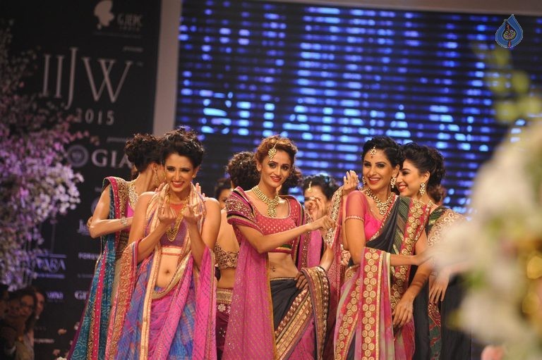 Beti Show by Gitanjali at IIJW 2015 - 54 / 96 photos