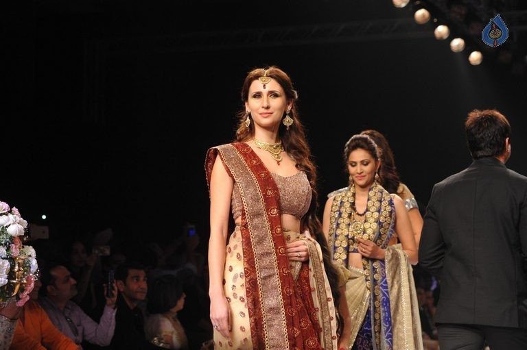 Beti Show by Gitanjali at IIJW 2015 - 79 / 96 photos