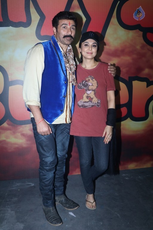 Bhaiyyaji Superhit Film On Location - 4 / 35 photos