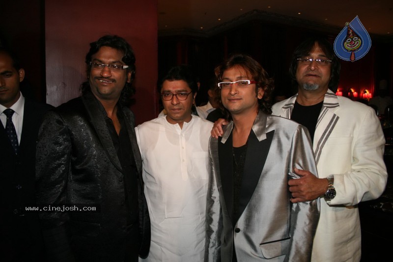 Big B, Raj Thackeray at a website launch. - 14 / 29 photos