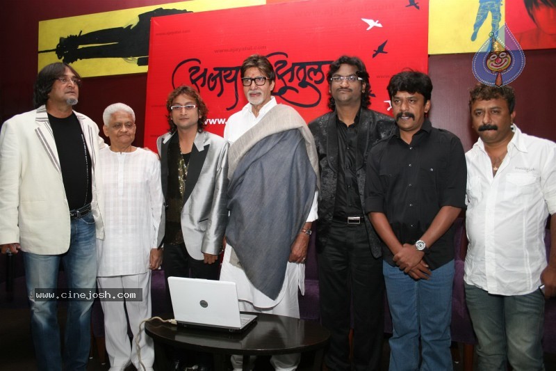 Big B, Raj Thackeray at a website launch. - 21 / 29 photos