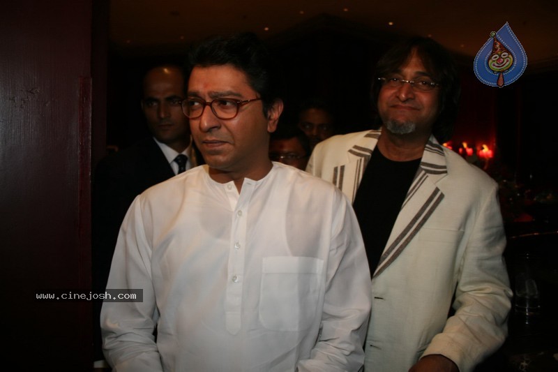Big B, Raj Thackeray at a website launch. - 24 / 29 photos