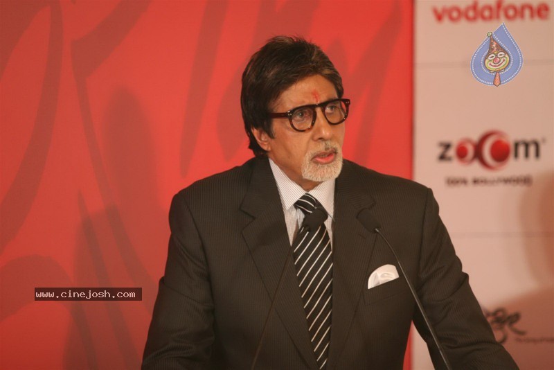 Big B Launches Phir Mile Sur Album - 2 / 21 photos